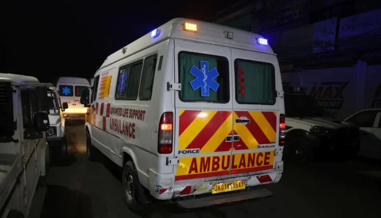 Esplosione alla stazione di polizia di Nowgam, nel Kashmir indiano: almeno nove morti e oltre trenta feriti.