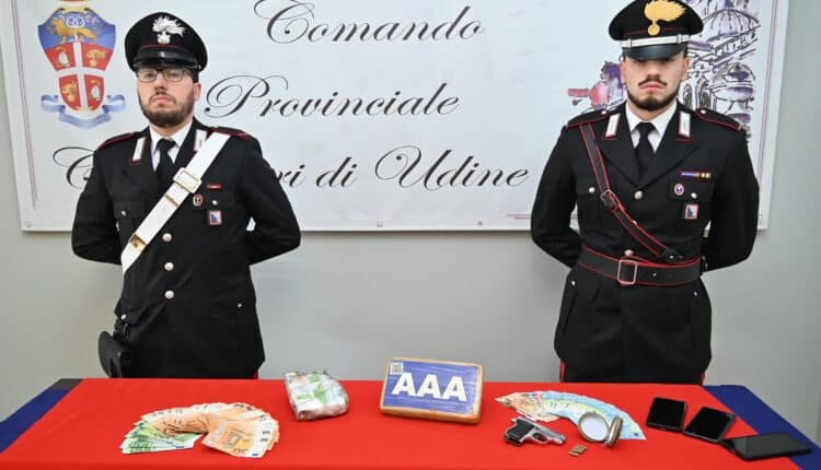 Udine, fermati con cocaina, pistola e proiettili in auto: arrestati due cittadini albanesi dai Carabinieri