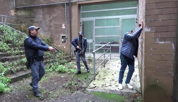 Polizia di Stato di Cosenza: esercitazione operativa del negoziatore