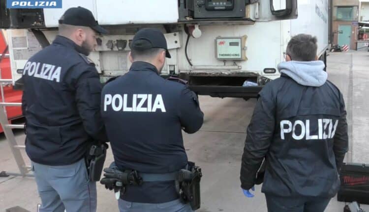 Brennero: arrestato l’autista di un tir. Sequestrati 1,2 kg di cocaina nascosti in un doppiofondo del rimorchio