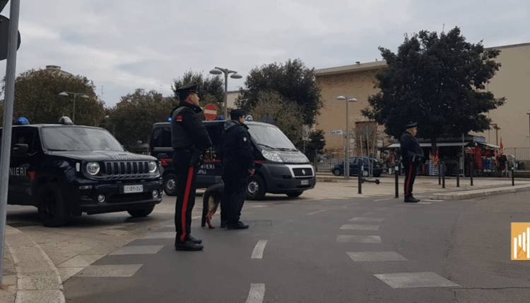 Lecce: controlli dei Carabinieri contro la droga nelle scuole.