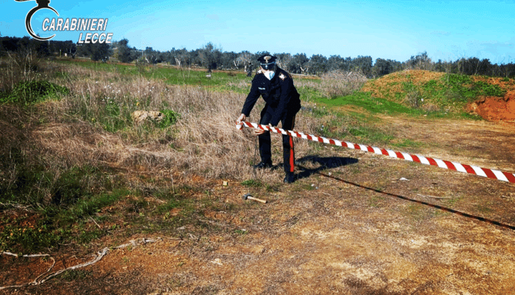 Galatone: furgone sovraccarico rivela una discarica abusiva nascosta.
