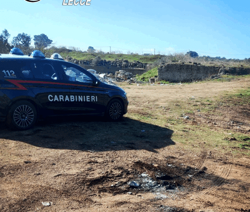 Galatone: furgone sovraccarico rivela una discarica abusiva nascosta.