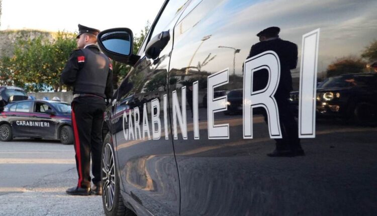 Santa Maria a Vico, arrestate 2 giovani per detenzione e spaccio di droga: sequestrate 29 dosi e materiale per il confezionamento