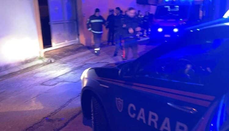Mondragone, si barrica in casa e minaccia di far esplodere una bombola di gas: arrestato 56enne