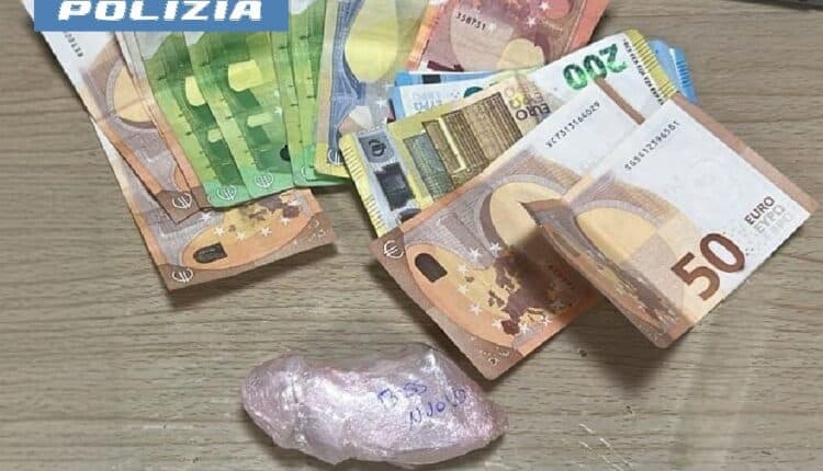 Napoli, sette arresti per droga in 48 ore: operazioni della Polizia di Stato tra Arenella, Scampia e centro città