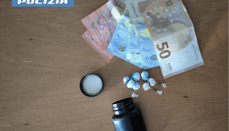 Napoli, sette arresti per droga in 48 ore: operazioni della Polizia di Stato tra Arenella, Scampia e centro città