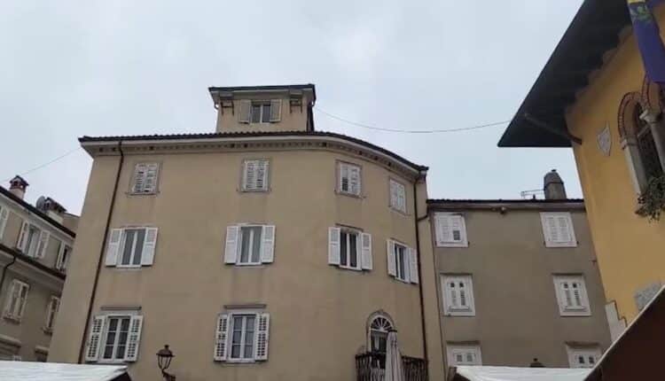 Orrore a Muggia, madre uccide il figlio di 9 anni. Il sindaco: “Una tragedia che devasta la comunità”.