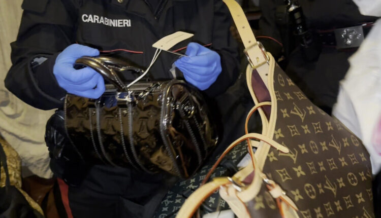 Roma, recuperata refurtiva da 400mila euro dopo i maxi-furti nelle boutique Valentino e Louis Vuitton.