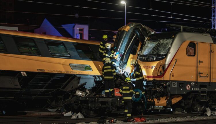 Grave incidente ferroviario in Repubblica Ceca: oltre 50 feriti, cinque in condizioni critiche. Indagini in corso sulle cause dello scontro.