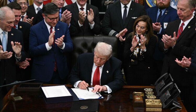 Finisce lo shutdown più lungo degli Stati Uniti: Trump firma la riapertura del governo dopo 43 giorni di blocco.