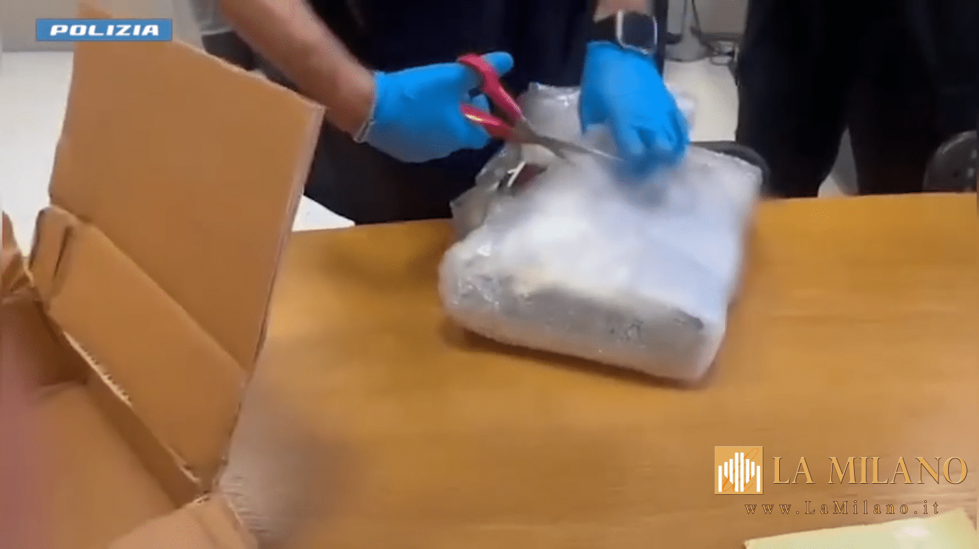 Milano, scoperto laboratorio di documenti falsi arrestati 2 cittadini