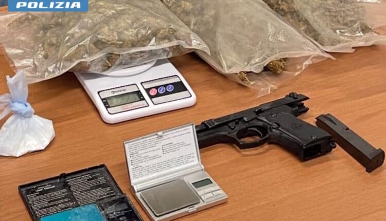 Vizzolo Predabissi: 64enne arrestato dalla Polizia per detenzione di droga. Trovata una pistola scacciacani identica a quelle in dotazione