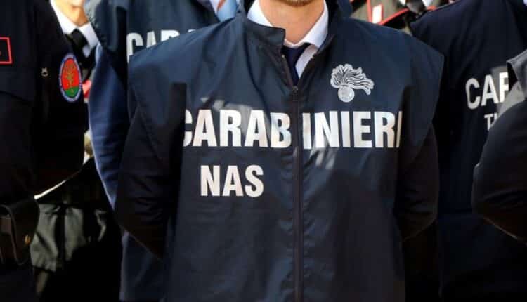 Salerno, Natale sicuro: i NAS sequestrano oltre 650 addobbi non conformi e 600 kg di alimenti