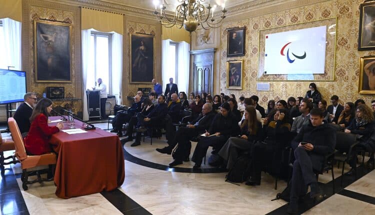 Milano accende il Natale 2025: oltre 30 installazioni luminose e l’Albero dei Giochi di Milano Cortina 2026 in piazza Duomo