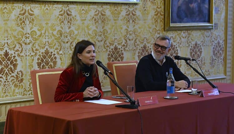 Milano accende il Natale 2025: oltre 30 installazioni luminose e l’Albero dei Giochi di Milano Cortina 2026 in piazza Duomo