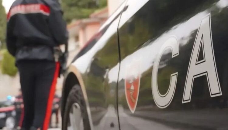 Firenze, aggredisce l’ex in piazza e le ruba il portafogli: arrestato 31enne