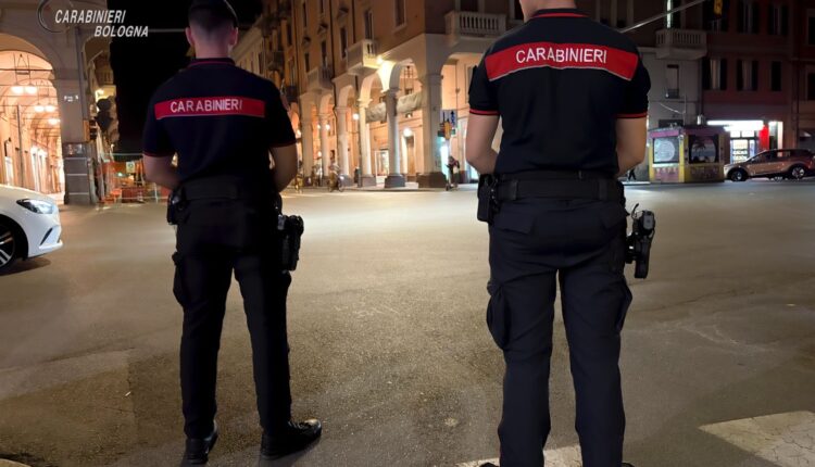 Bolognina, 18enne ai domiciliari aizza il pitbull contro i Carabinieri arrestato. In casa hashish e bilancino
