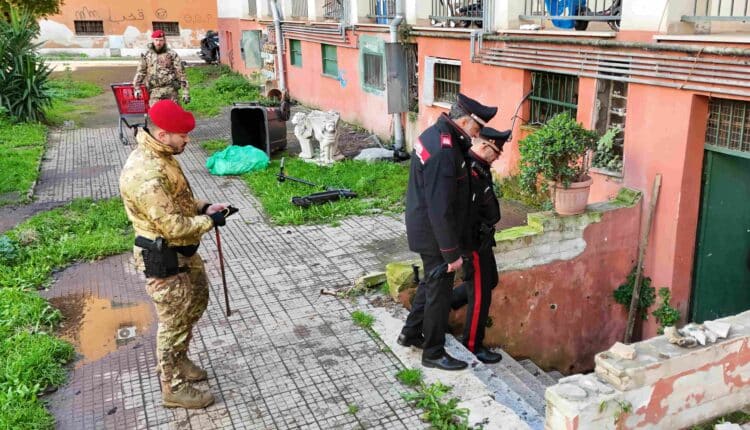 Roma, maxi operazione antidroga al Quarticciolo: 11 arresti, sequestrate oltre 1.100 dosi di crack e cocaina