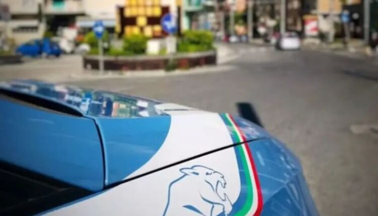 Taranto: Polizia di Stato sanziona 12 parcheggiatori abusivi, sequestra droga e arresta una cittadina irregolare