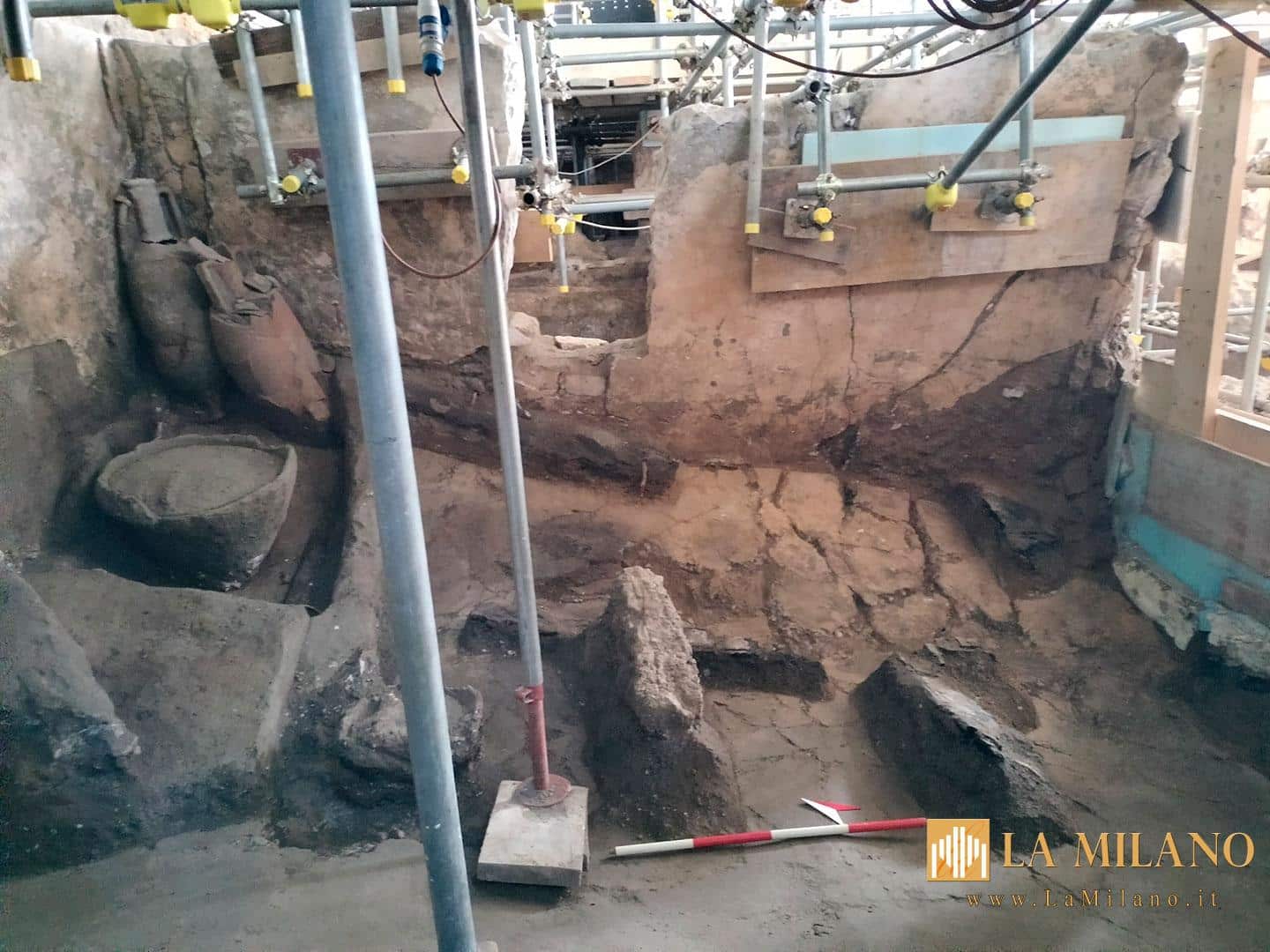 Pompei, nuove scoperte a Civita Giuliana: gli schiavi meglio nutriti dei “liberi”. Ritrovate fave, frutta e oggetti del lavoro servile