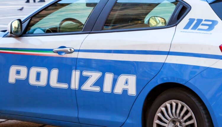 Como, cinque cittadini stranieri irregolari accompagnati alla frontiera dalla Polizia di Stato
