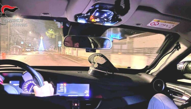 Comacchio: fermato 17enne in fuga, trovato con la droga.