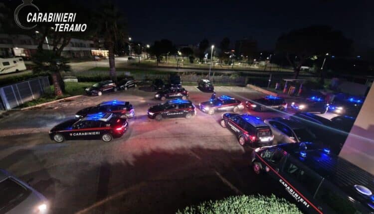 Controlli straordinari dei Carabinieri nel Teramano: arresti, denunce e verifiche a tappeto su tutta la provincia.