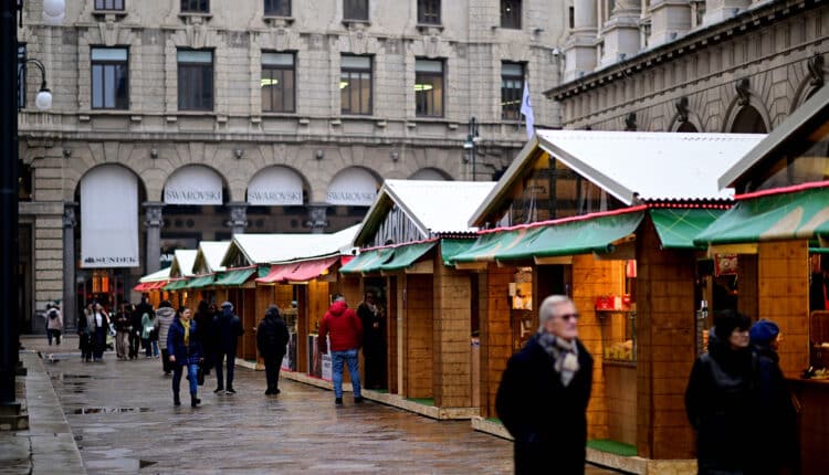 Milano inaugura il Mercatino di Natale in Duomo 2025: 78 baite, artigianato, tipicità e solidarietà