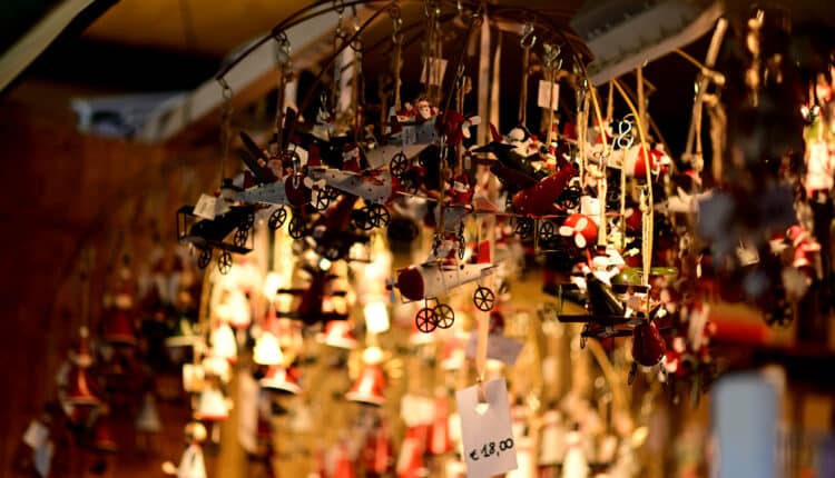 Milano inaugura il Mercatino di Natale in Duomo 2025: 78 baite, artigianato, tipicità e solidarietà