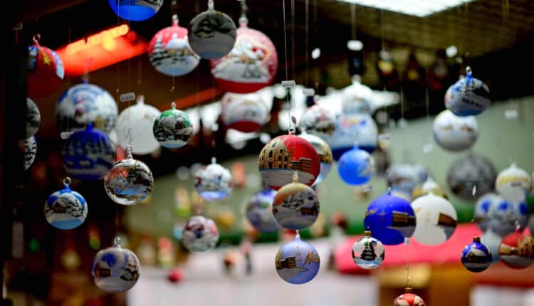 Milano inaugura il Mercatino di Natale in Duomo 2025: 78 baite, artigianato, tipicità e solidarietà