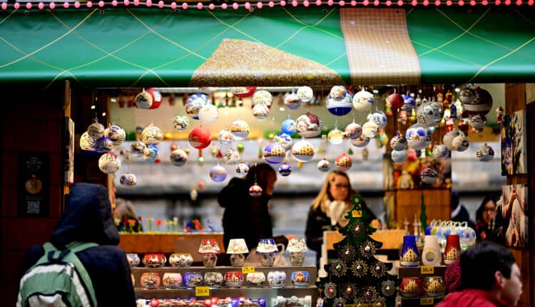 Milano inaugura il Mercatino di Natale in Duomo 2025: 78 baite, artigianato, tipicità e solidarietà