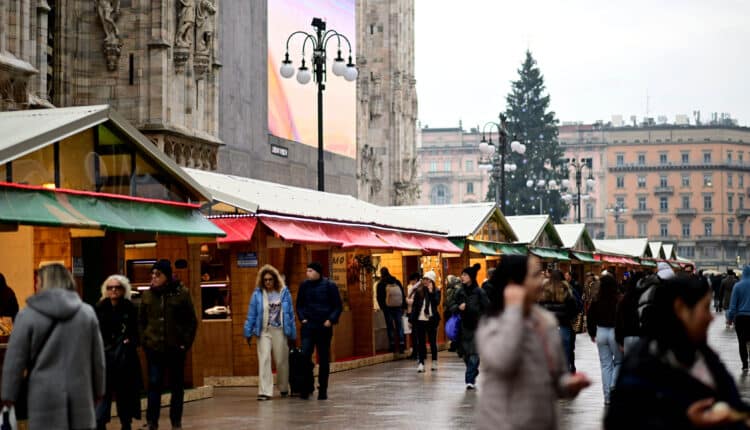 Milano inaugura il Mercatino di Natale in Duomo 2025: 78 baite, artigianato, tipicità e solidarietà