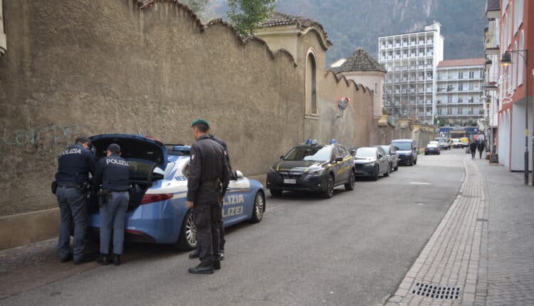 Bolzano, operazione antidroga: denunciato 20enne per spaccio ai Mercatini di Natale