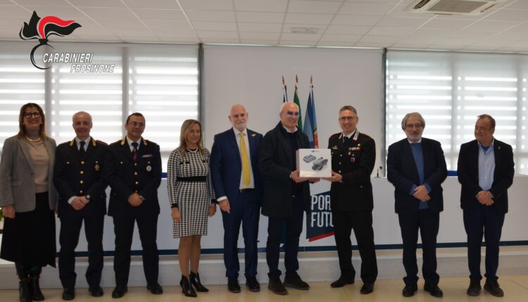 Carabinieri di Frosinone: consegnato un drone di ultima generazione e attestati ai nuovi piloti. Rafforzati i controlli sul territorio grazie al progetto “Polizia Locale 4.0”