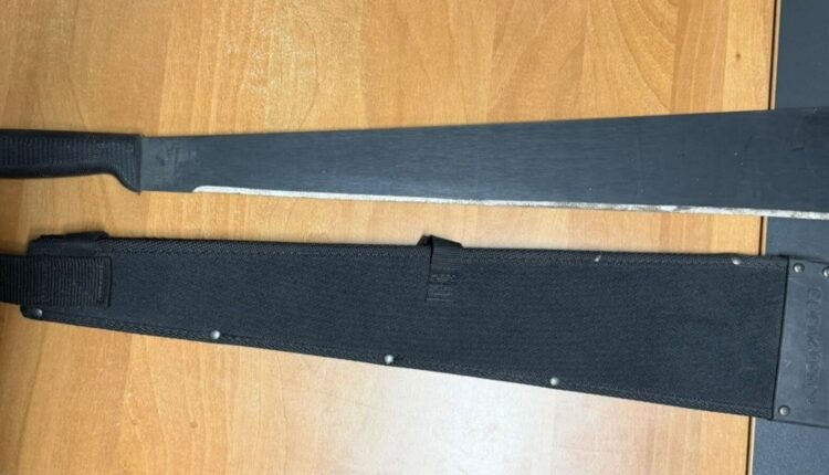 Bastia Umbra, fermati con un machete da 70 cm in auto: 3 giovani denunciati dai Carabinieri