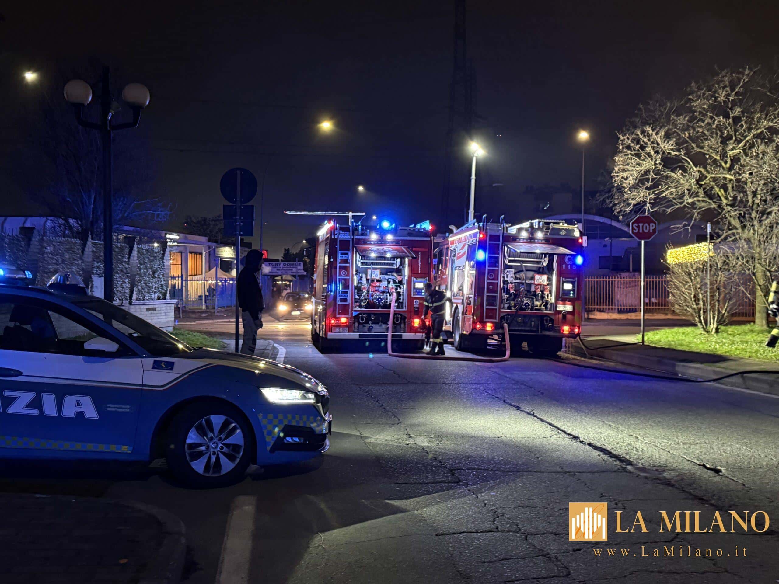 Cologno Monzese, auto in fiamme nella notte: incendio distrugge tre vetture in un parcheggio di via Mascagni