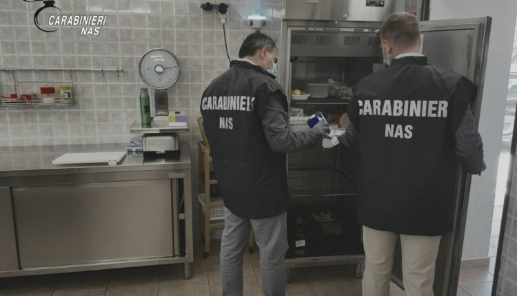 Sicurezza alimentare, blitz dei NAS a Palermo: sequestri e sospensioni durante i controlli natalizi