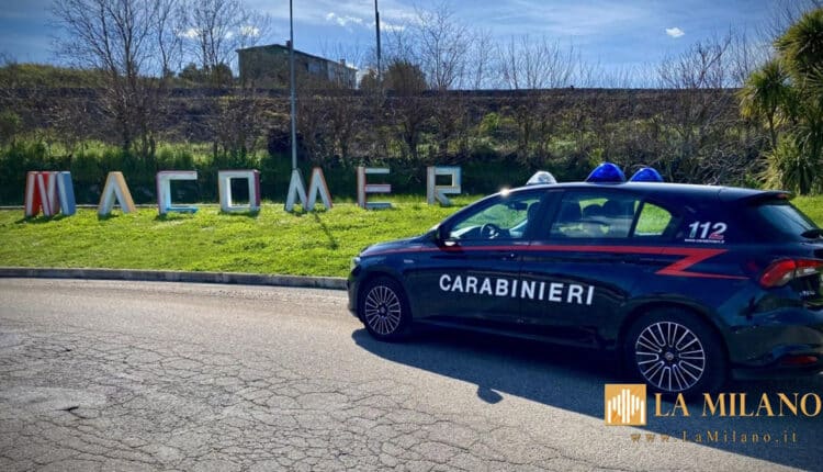 Macomer, 22enne arrestato: con un martello frangivetro danneggia 6 auto dopo un furto