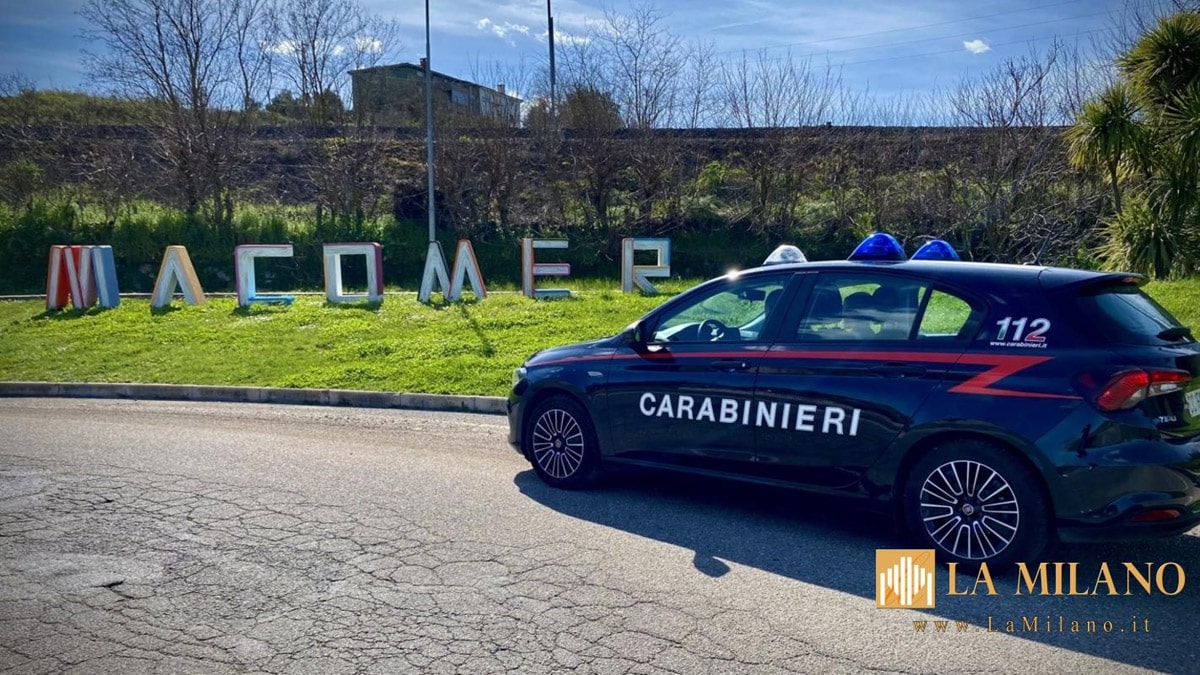 Macomer, 22enne arrestato: con un martello frangivetro danneggia 6 auto dopo un furto