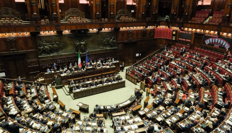 Manovra 2026, via libera definitivo della Camera: 216 sì alla legge di Bilancio, scontro in Aula tra governo e opposizioni