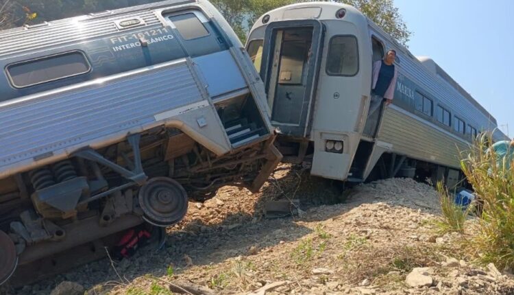 Messico, deraglia il treno interoceanico a Oaxaca: almeno 13 morti e quasi 100 feriti
