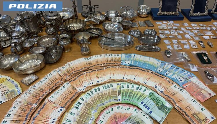 Milano, maxi operazione contro il riciclaggio della refurtiva: quattro arresti per gioielli e orologi di lusso.