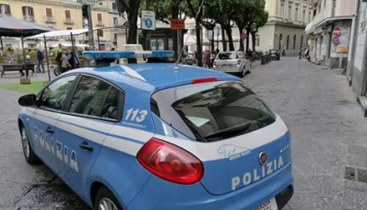 Napoli, inseguimento ad alta velocità: 18enne arrestato dopo la fuga dalla Polizia di Stato