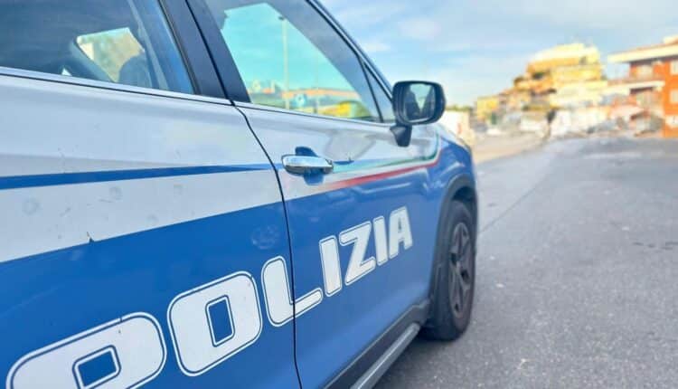 Ostia, quattro arresti della Polizia di Stato in poche ore, droga nascosta nei parchi, aggressioni agli agenti e una condanna esecutiva.