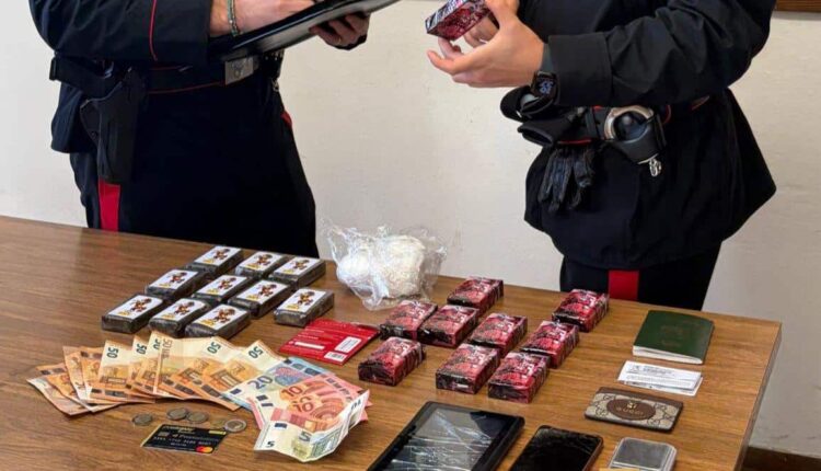 Ravenna, arresto a Conselice: sequestrati 2 kg di hashish e 300 g di cocaina