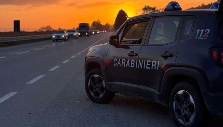 Sellia Marina: controlli straordinari, denunciato un giovane e chiusi due bar.