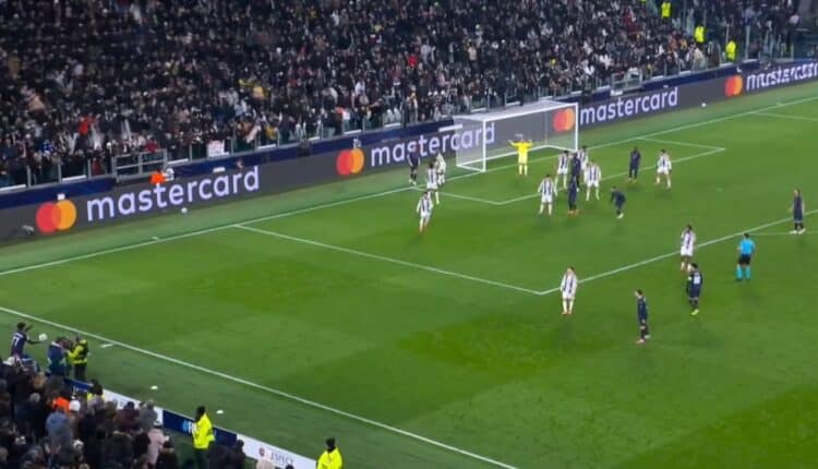 Champions League: il Napoli perde a Benfica e rischia grosso, la Juventus vince contro il Pafos e rimane in piena corsa