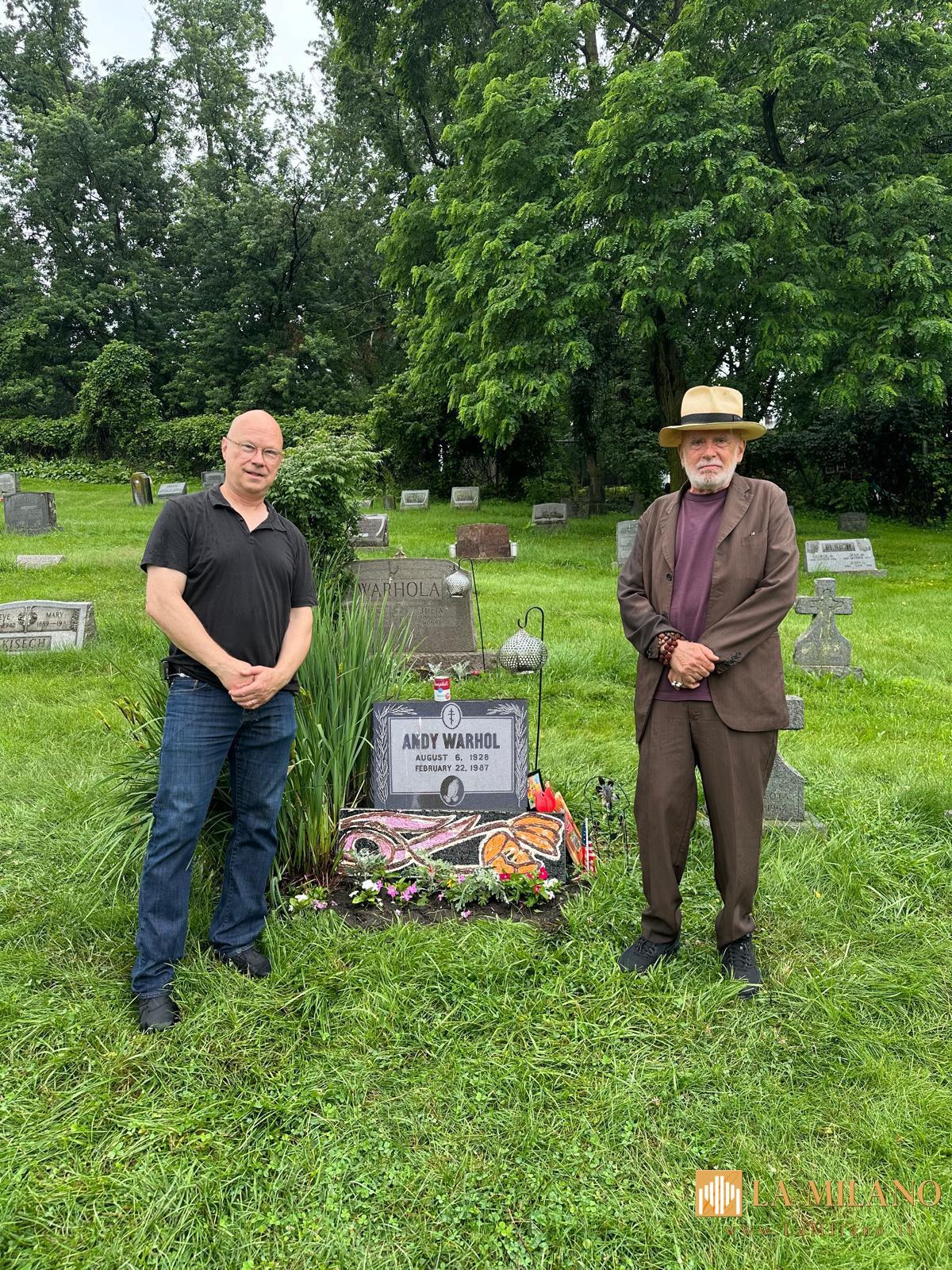 “Tulipani per Andy Warhol”: il mosaico ravennate che ora illumina la tomba del padre della Pop Art a Pittsburgh