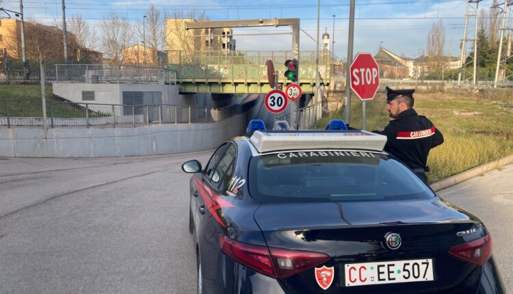 Umbertide, notte di tensione in strada 27enne arrestato dopo aggressioni e resistenza ai Carabinieri